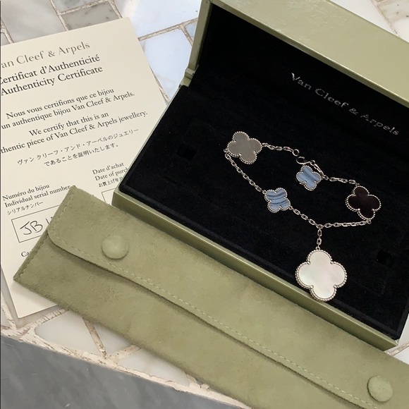 SOLD ♥️ Van Cleef & Arpels Magic Alhambra bracelet - Picture 7 of 16